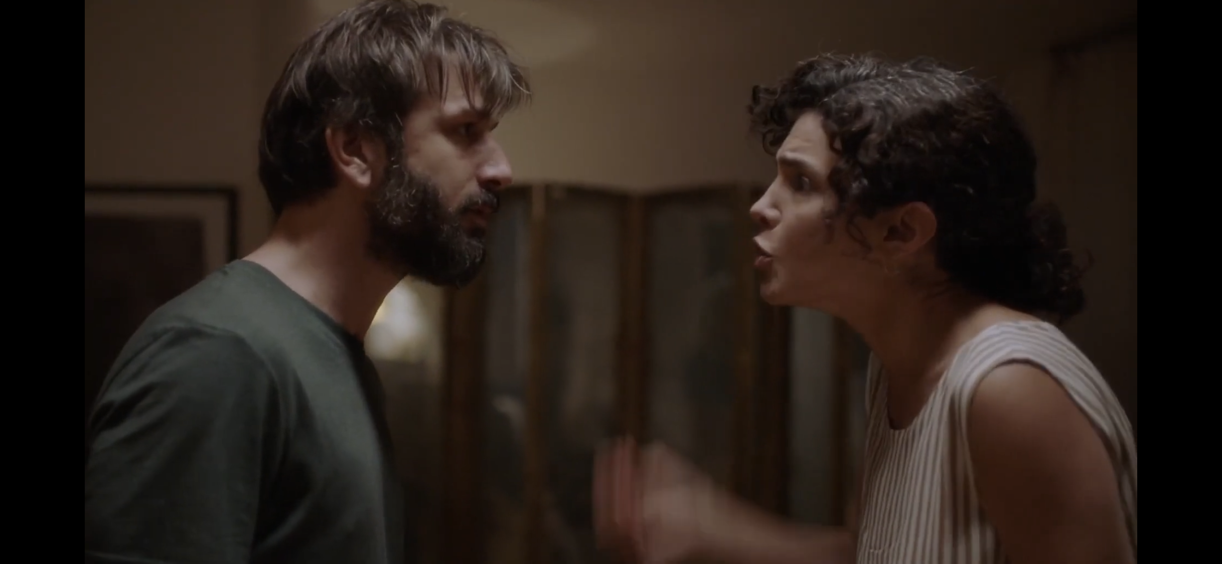 Diyalog — A man and a woman facing each other indoors.