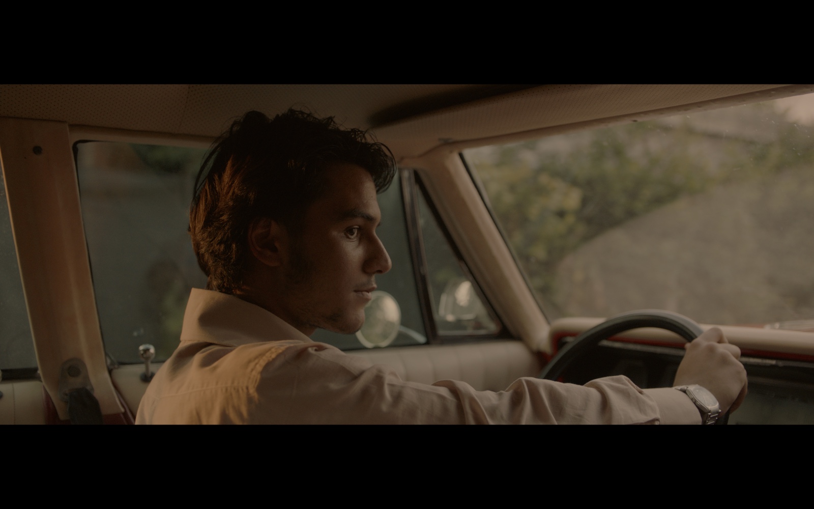 Radyo Günleri — A man at the wheel of a car.
